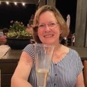 Meet your Posher, Lora